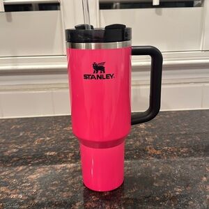 Like new Stanley Hot Pink & Black The Quencher 40 oz. Flowstate Tumbler